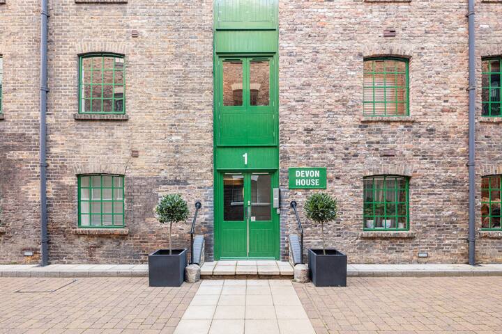 Designer Warehouse Two Bedrooms, London Bridge gallery image 5