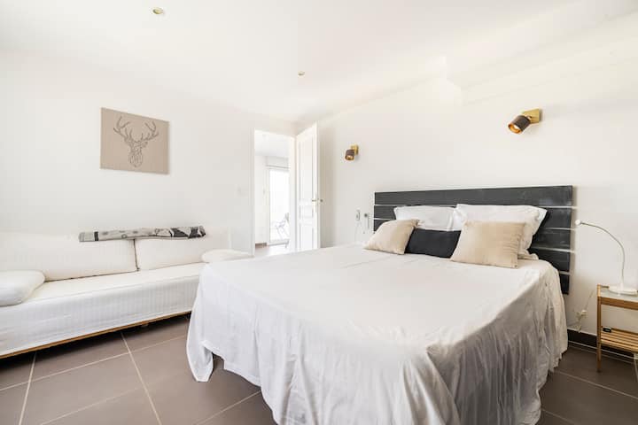 Chumba 4 cha kulala kilicho na chumba cha kuvalia na kitanda cha ziada + kiyoyozi