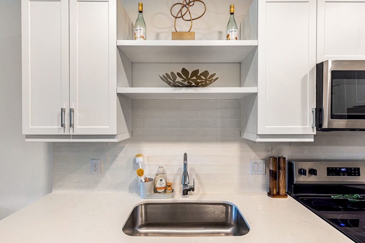 Luxury MCM Apartment Near Airport