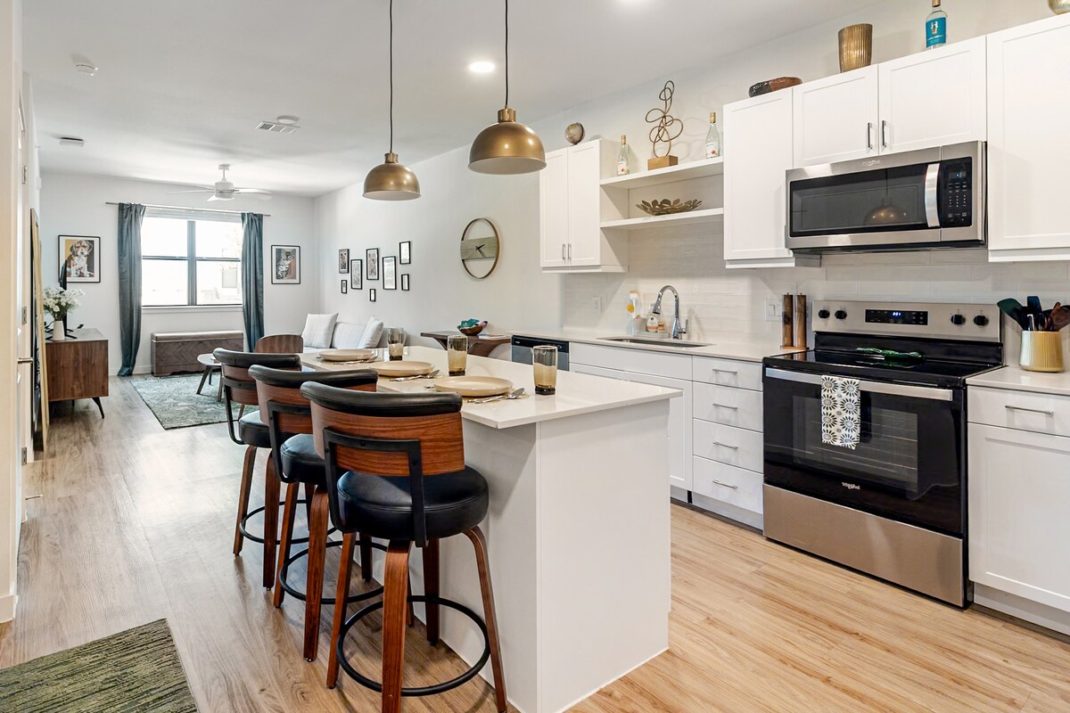 Luxury MCM Apartment Near Airport