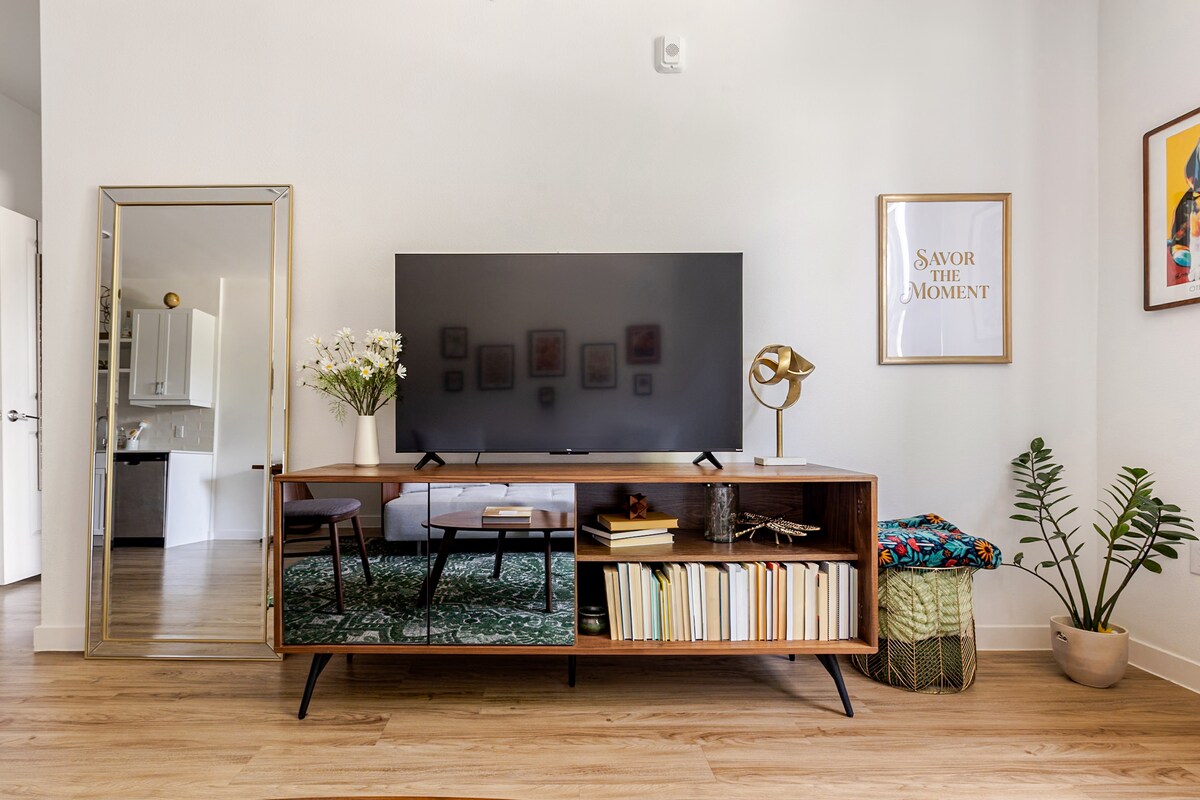 Luxury MCM Apartment Near Airport