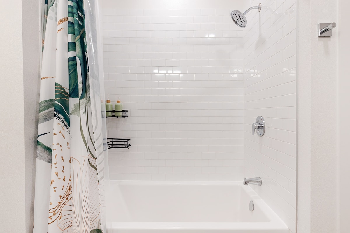 Luxury MCM Apartment Near Airport