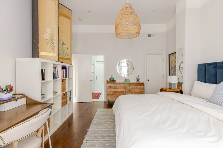 4-Bed Colorful Victorian gallery image 5