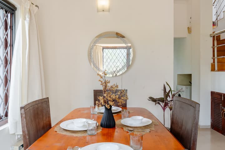 Dining area image 1