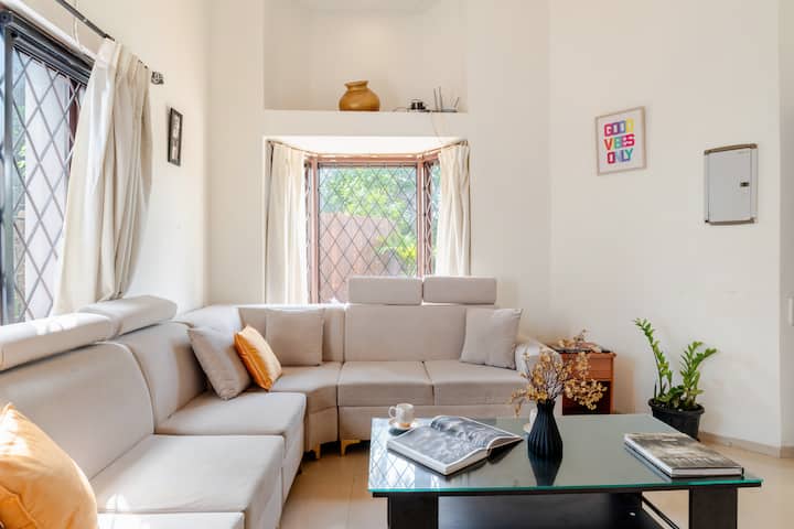 Living room image 4