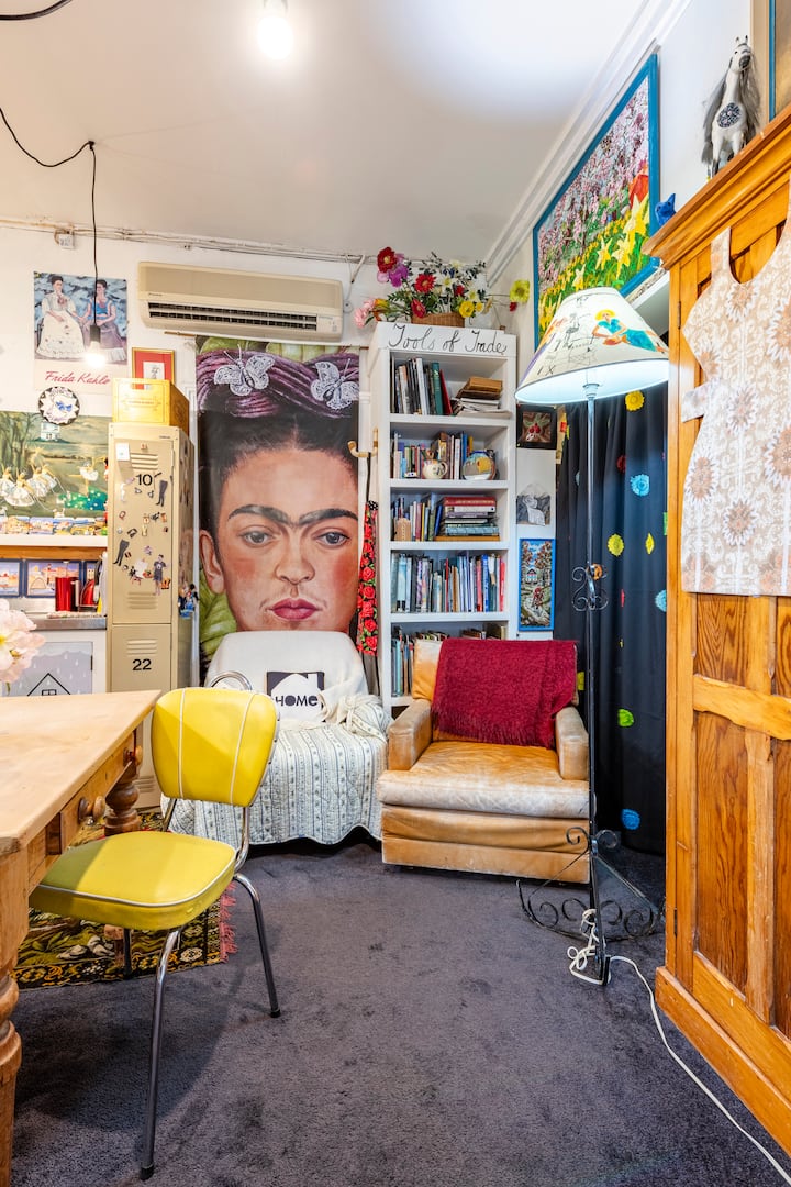 The Wallpaper House: Artist's Studio - Dunedin