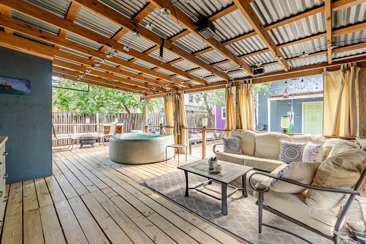 Relaxed East Austin Gem-Hot Tub & Backyard Retreat