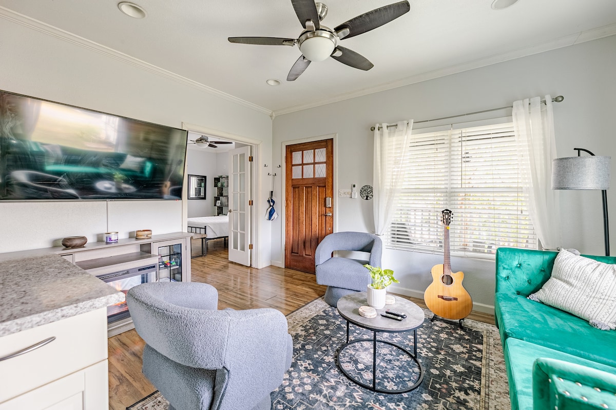 Relaxed East Austin Gem-Hot Tub & Backyard Retreat