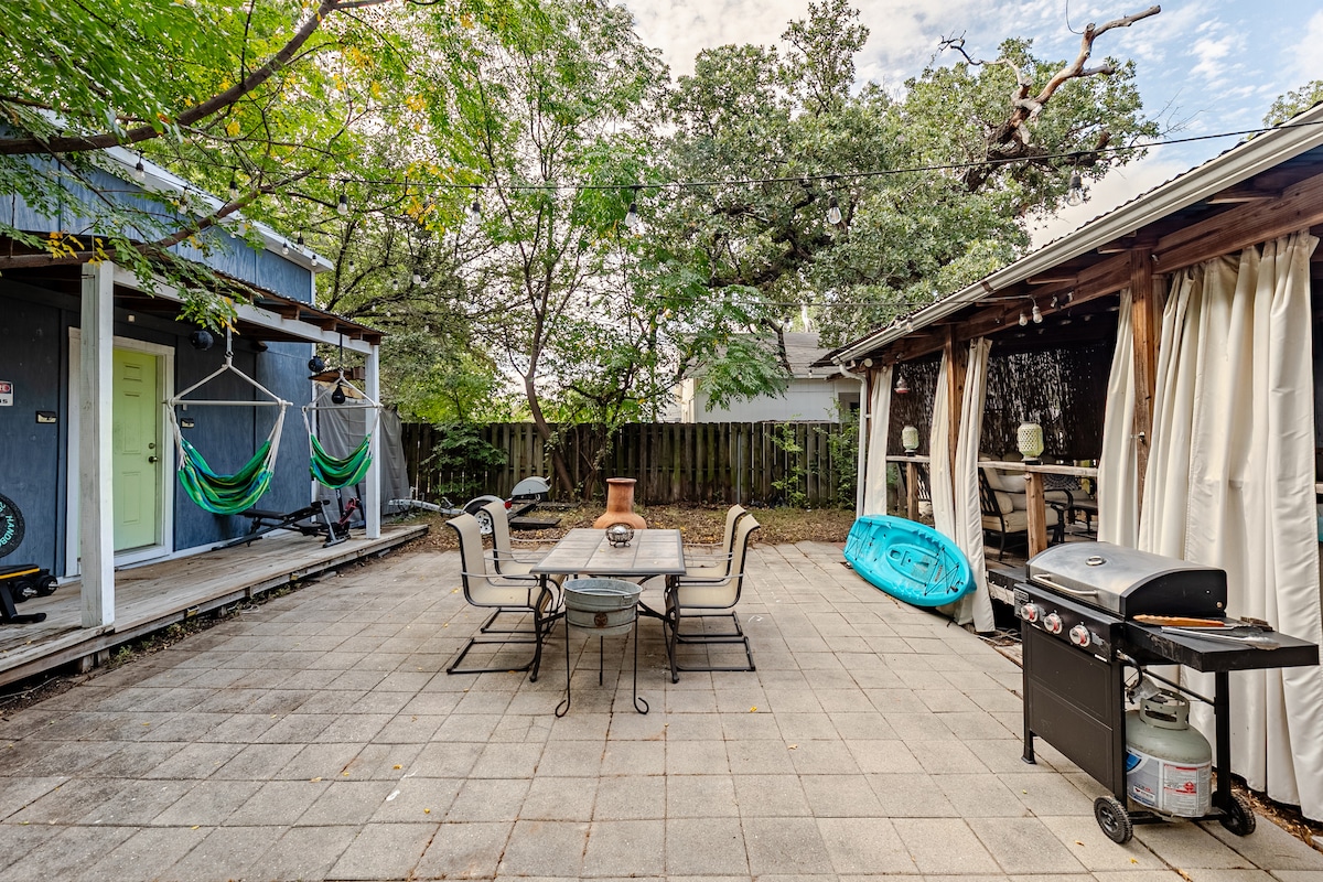 Relaxed East Austin Gem-Hot Tub & Backyard Retreat