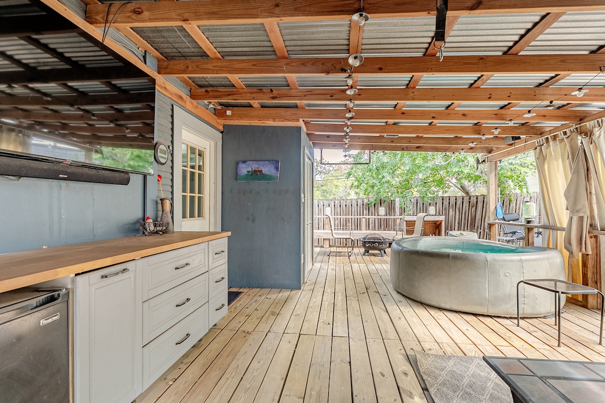 Relaxed East Austin Gem-Hot Tub & Backyard Retreat