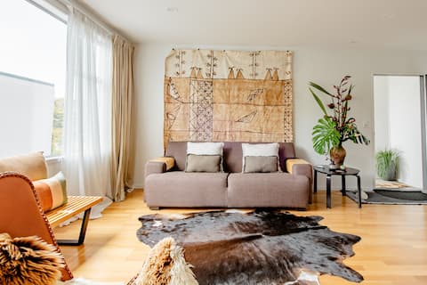 Stylish, Comfortable Clock Tower View Apartment