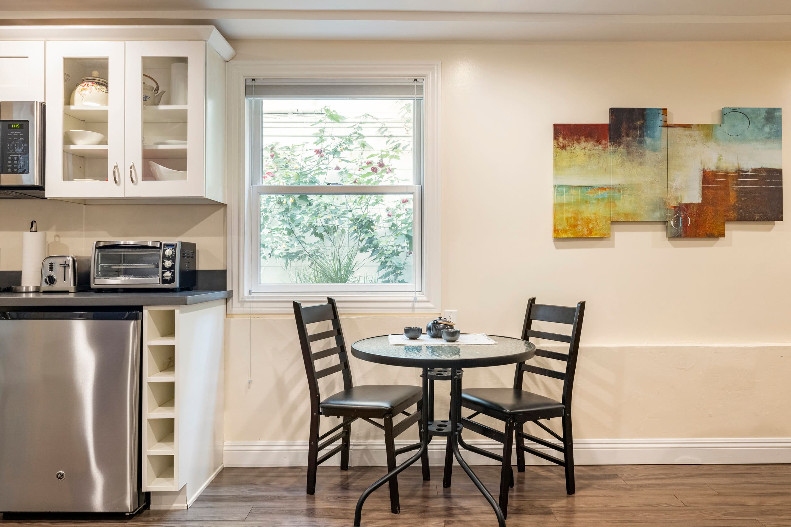 The Suite! Large cozy studio with private entrance - Image 16