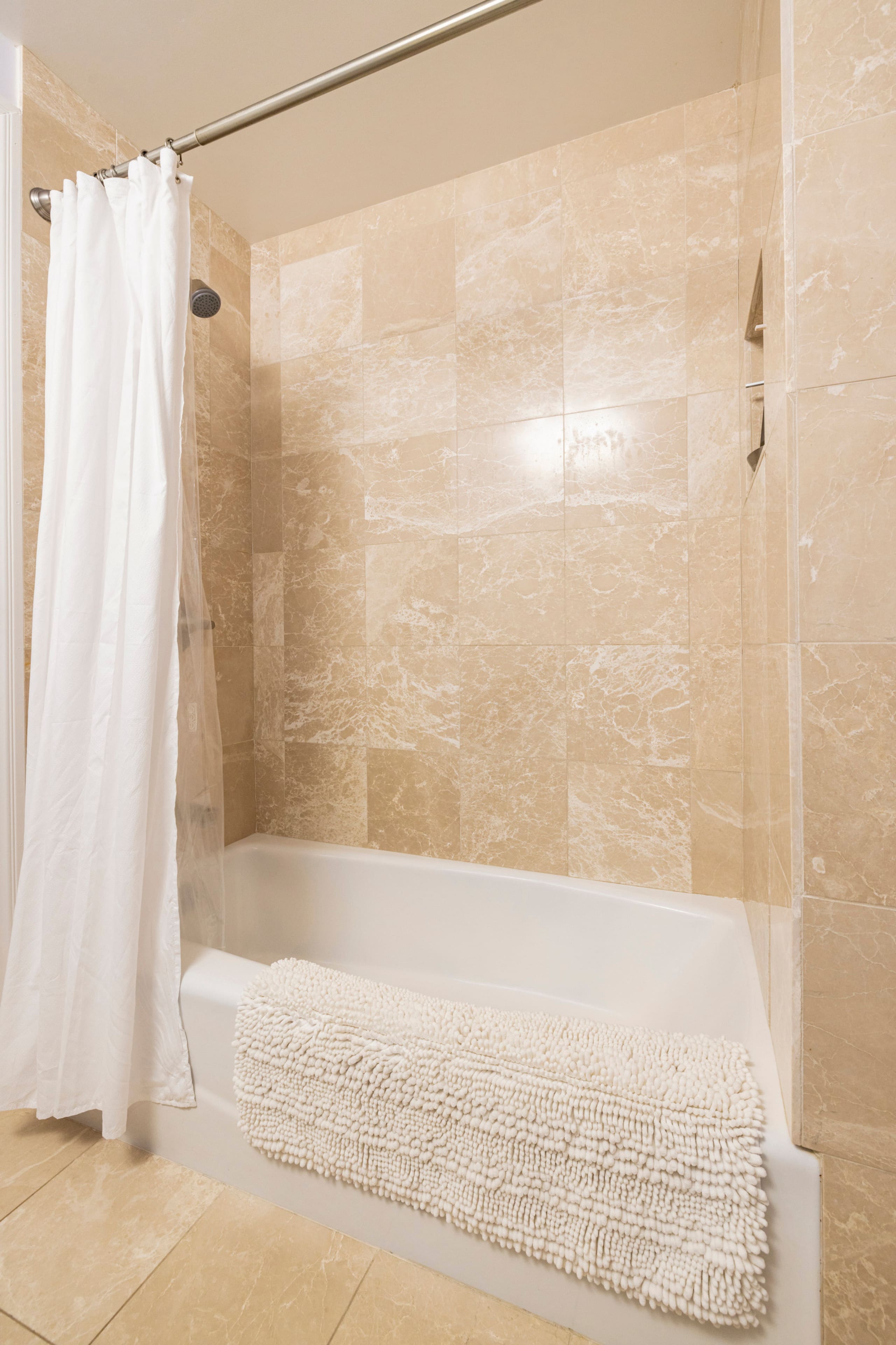 The Suite! Large cozy studio with private entrance - Image 19
