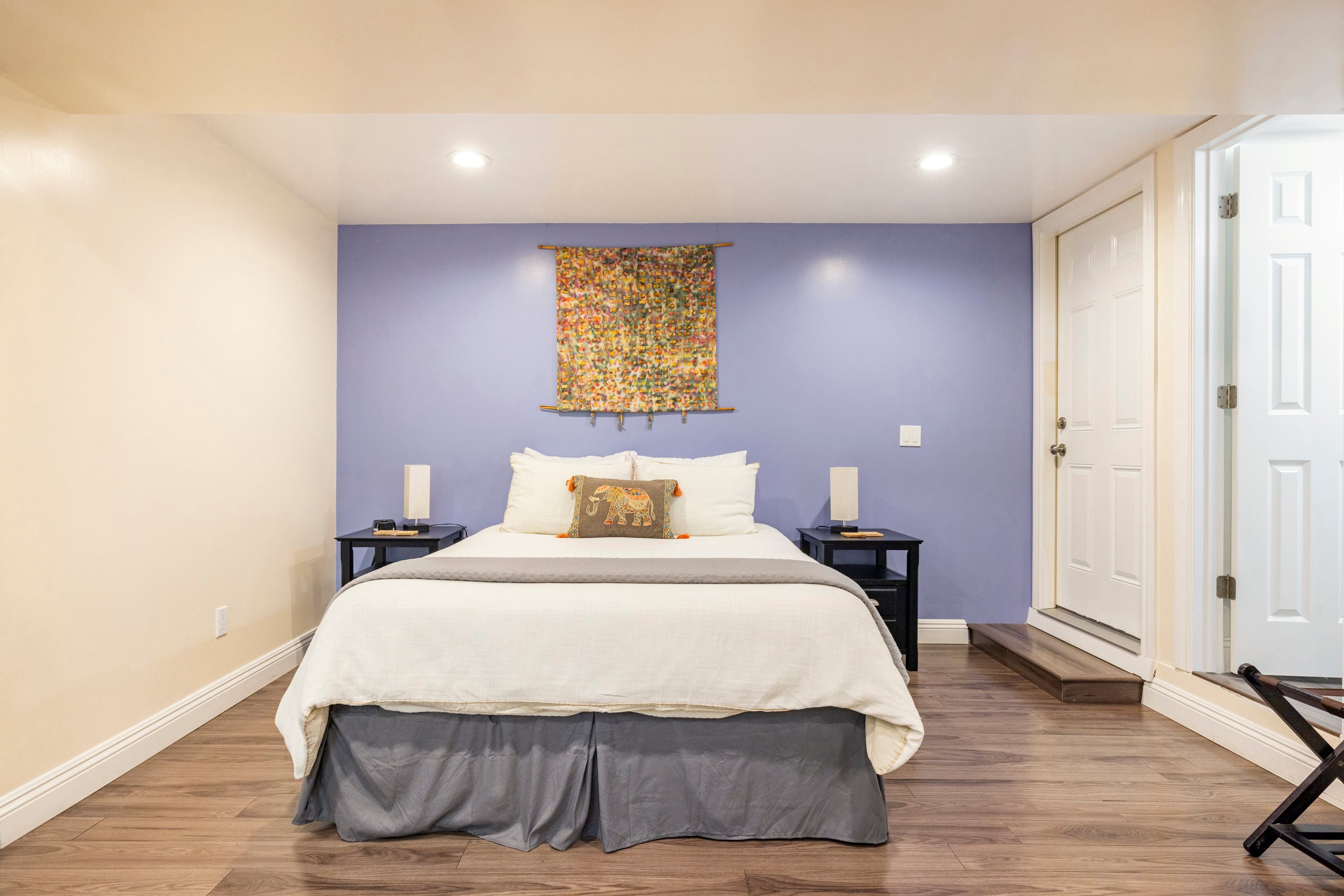 The Suite! Large cozy studio with private entrance - Image 32