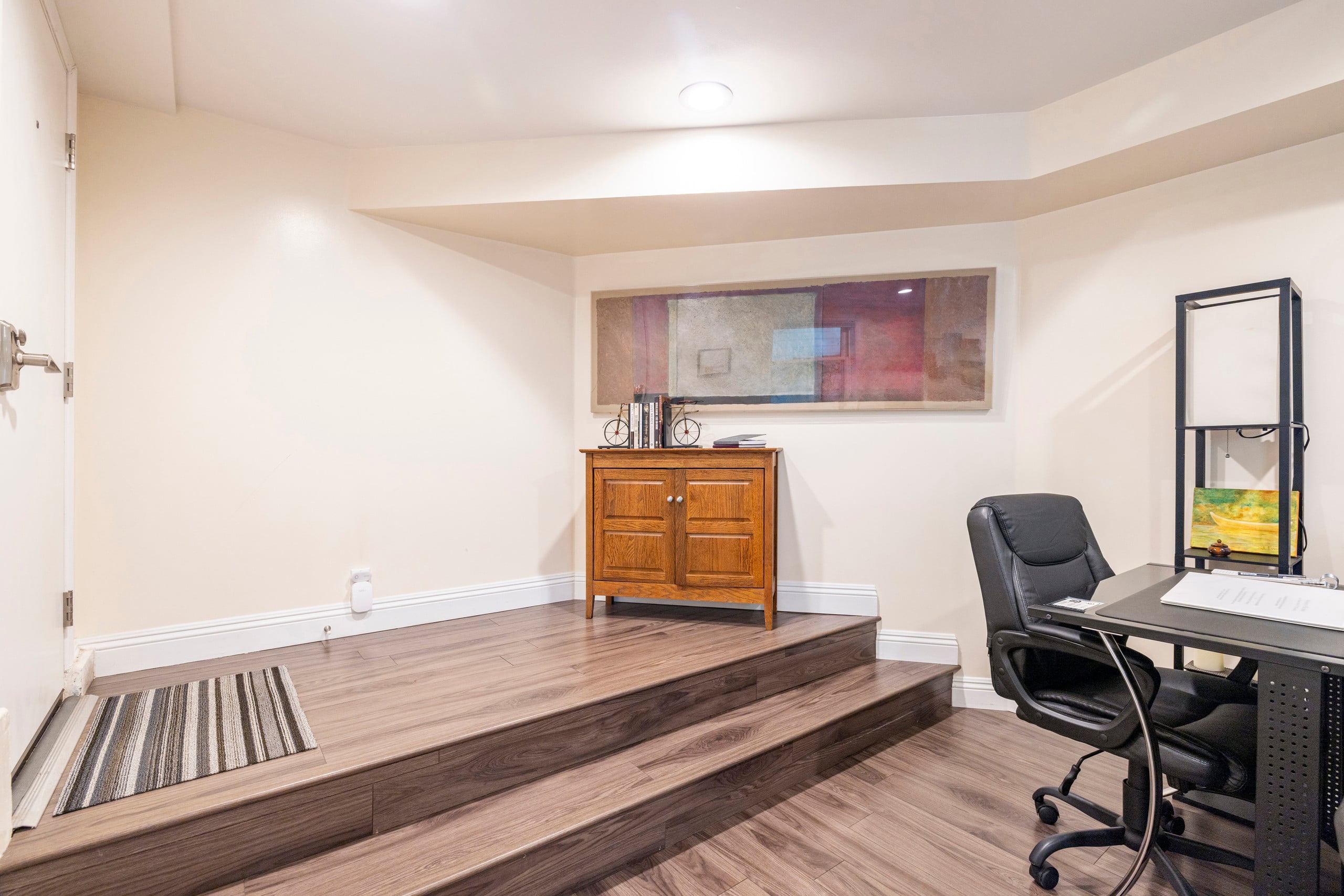 The Suite! Large cozy studio with private entrance - Image 21