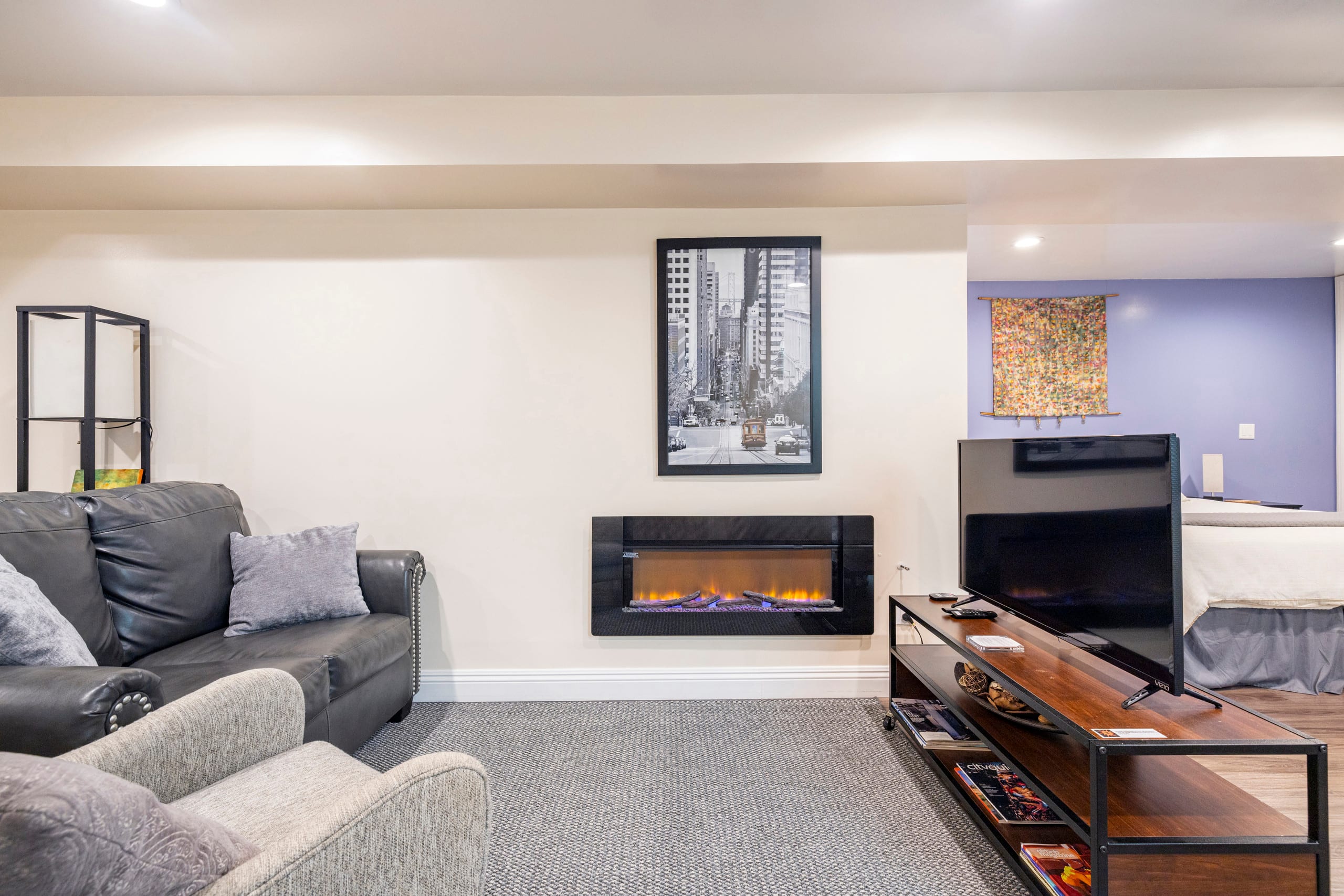 The Suite! Large cozy studio with private entrance - Image 14
