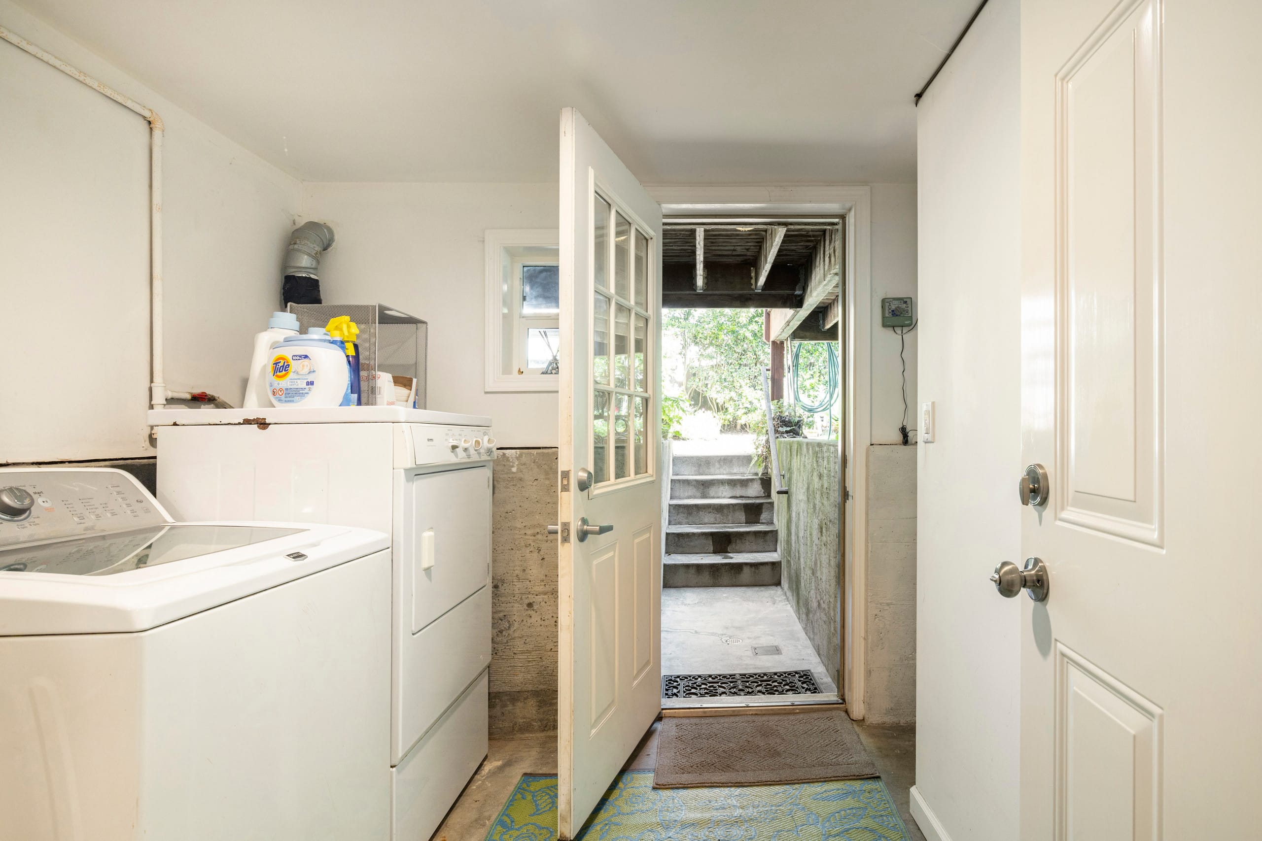 The Suite! Large cozy studio with private entrance - Image 26