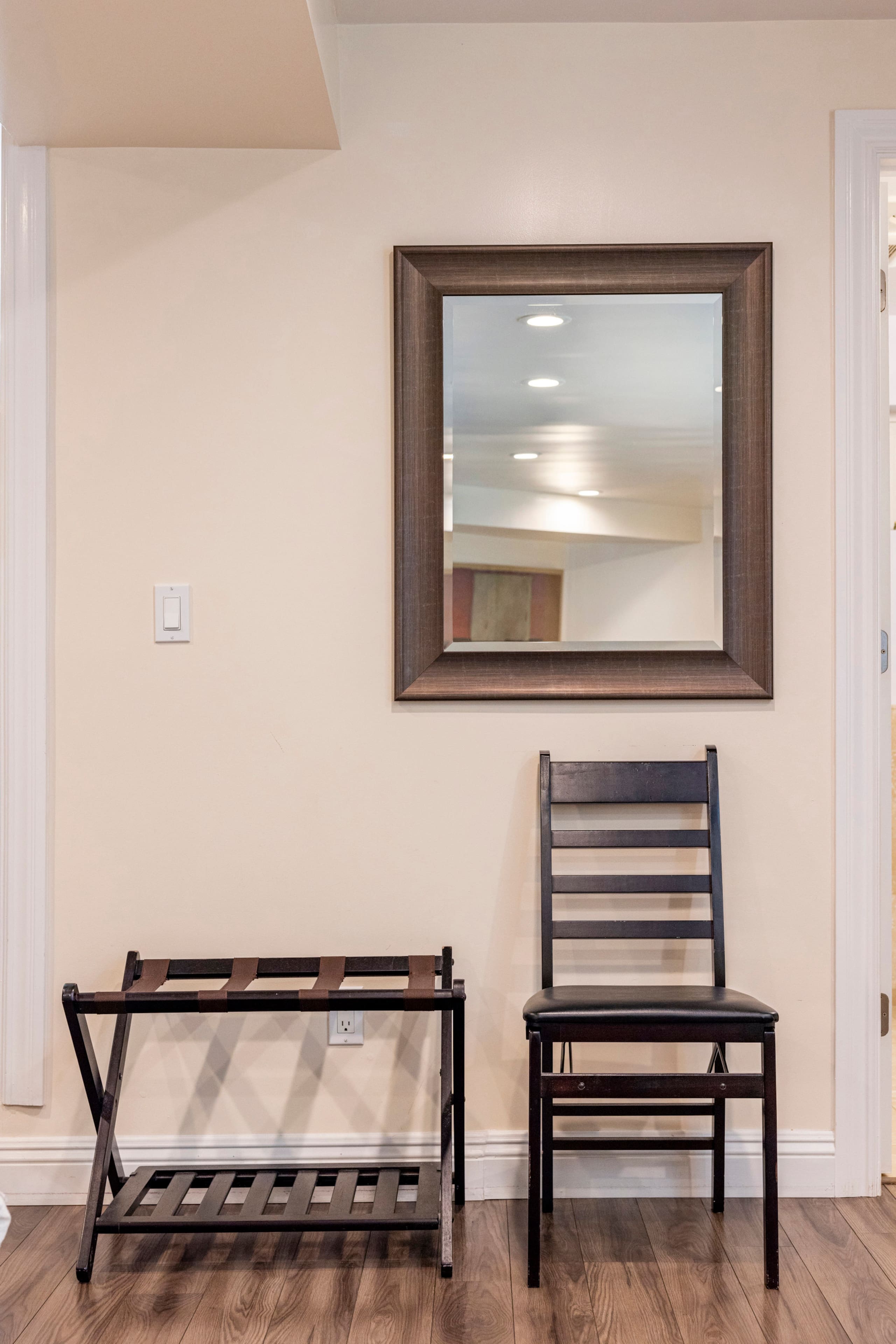 The Suite! Large cozy studio with private entrance - Image 3