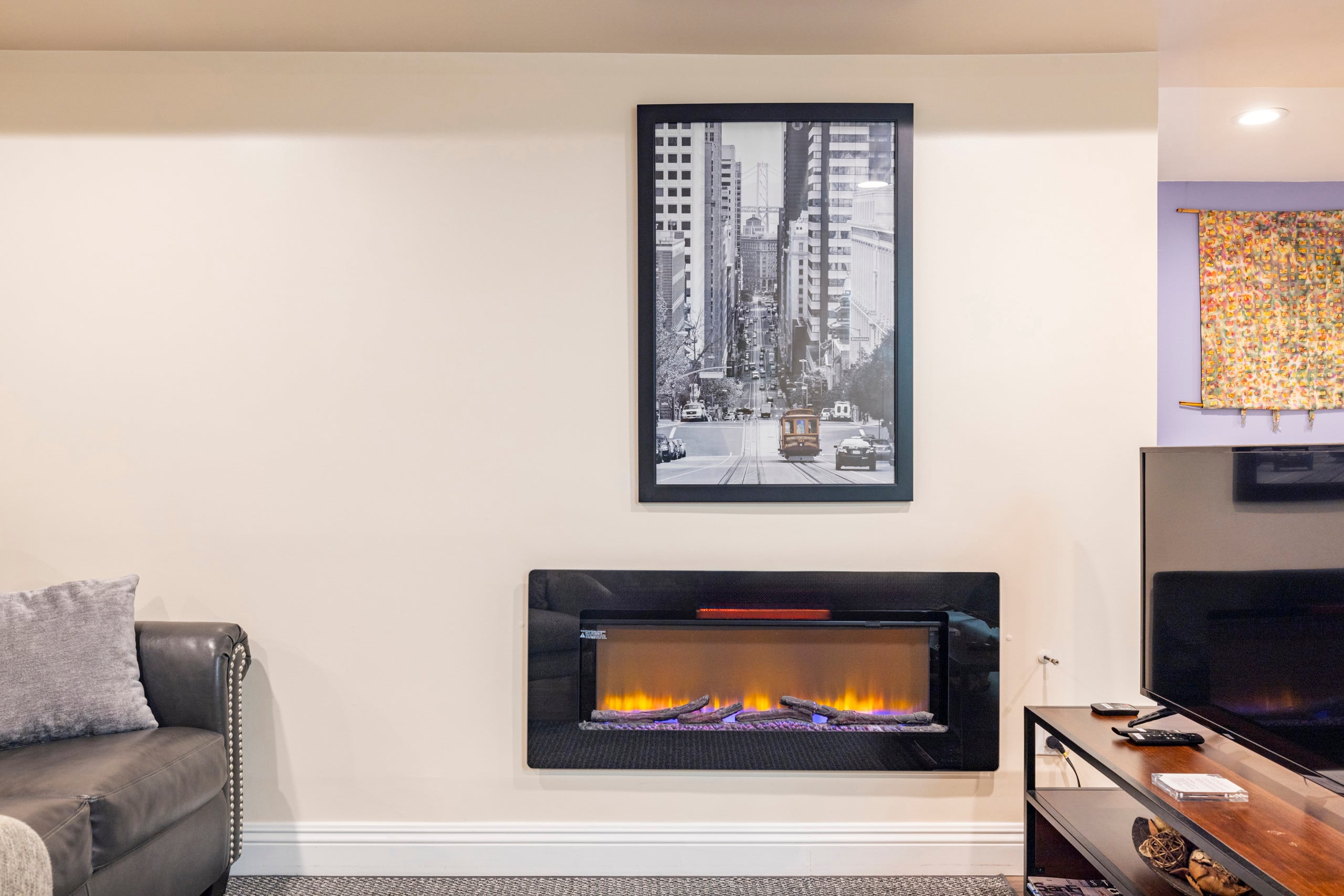 The Suite! Large cozy studio with private entrance - Image 4