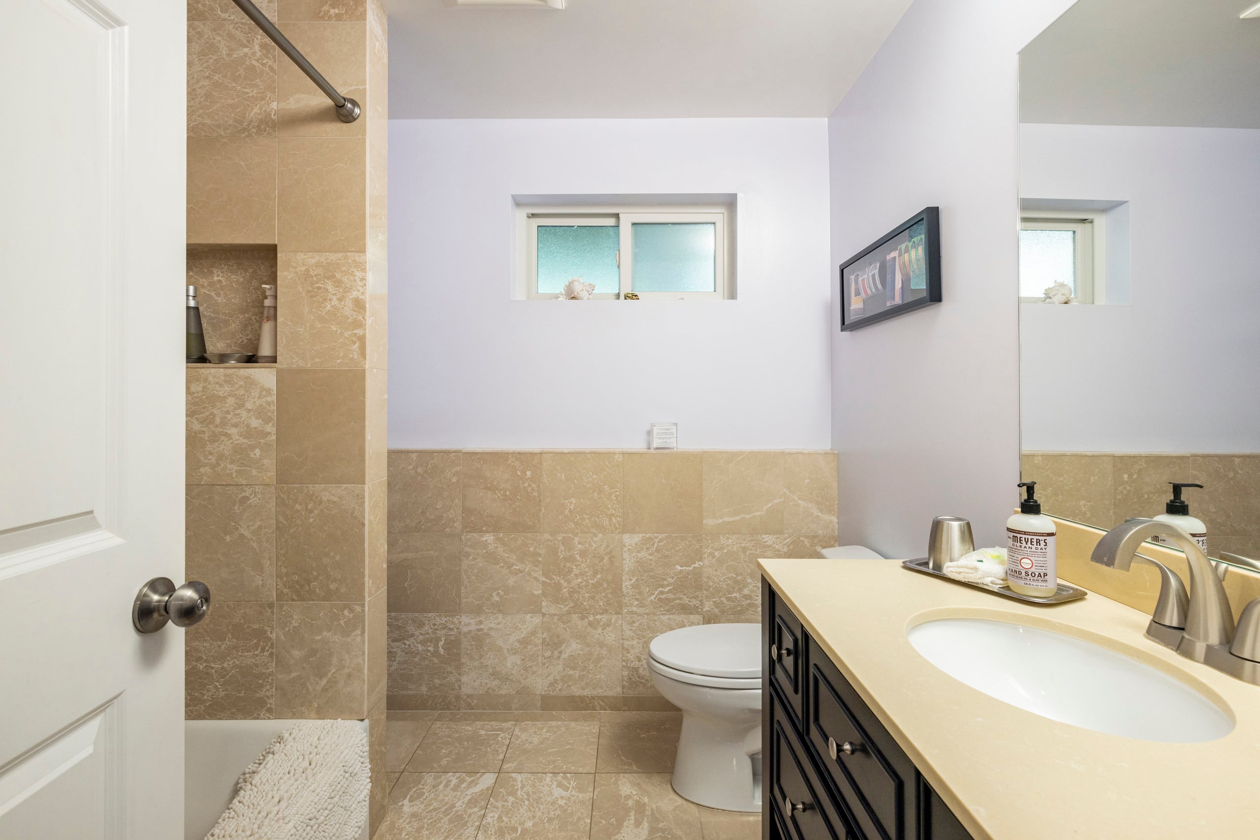 The Suite! Large cozy studio with private entrance - Image 17