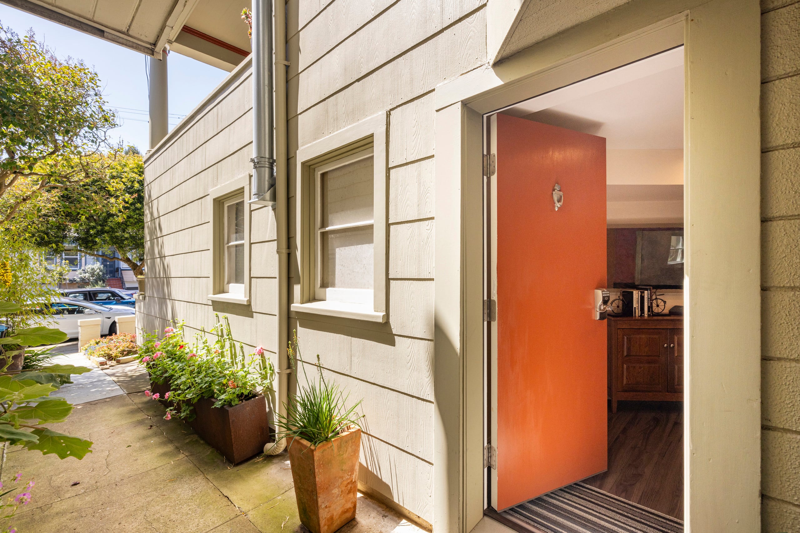The Suite! Large cozy studio with private entrance - Image 30