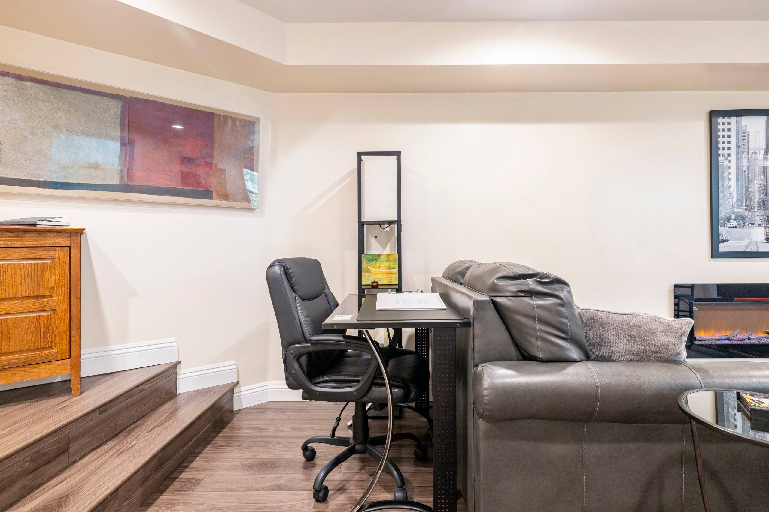 The Suite! Large cozy studio with private entrance - Image 22