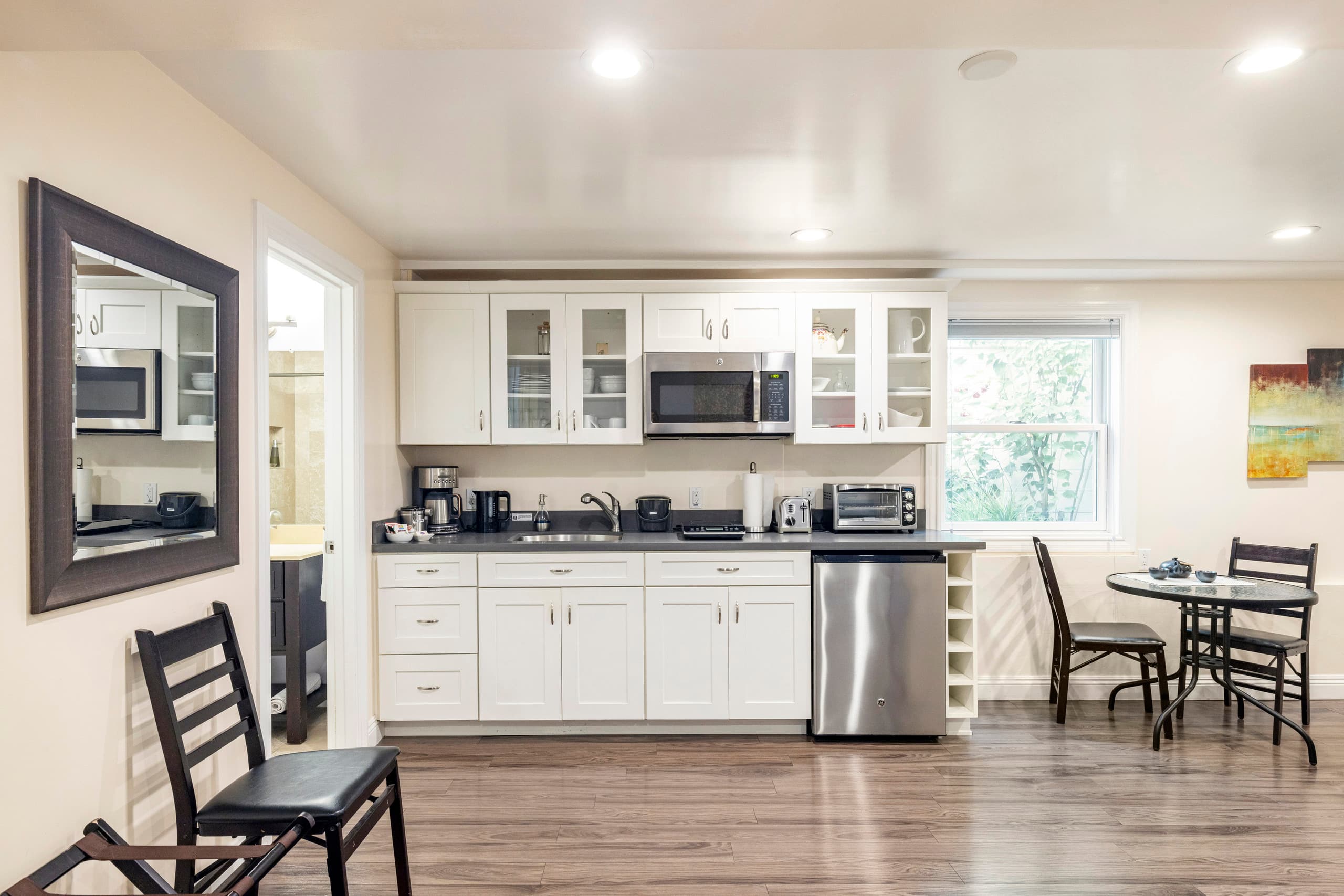The Suite! Large cozy studio with private entrance - Image 7