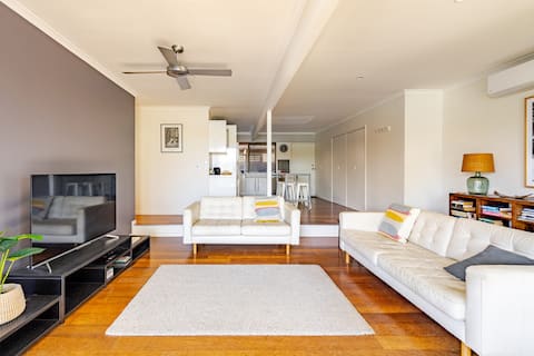 Successful Airbnb property: KeyPoint canal front apartment Mooloolaba in Mooloolaba