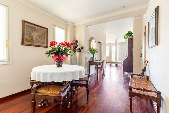 Ponte Vecchio View Luxury Apartment gallery image 4