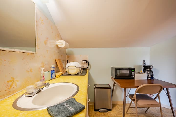 Cozy Studio Entire Floor W Private Bathroom - Portland, OR