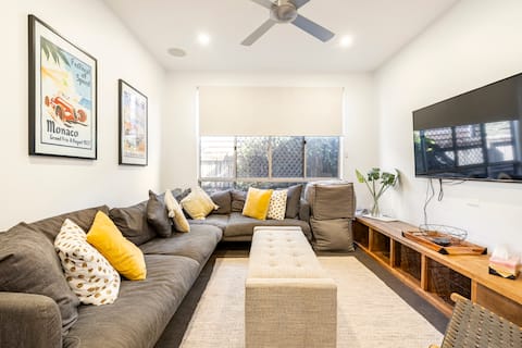 Popular Airbnb listing: Short stroll to beaches, CBD, Plaza and Ocean St in Maroochydore