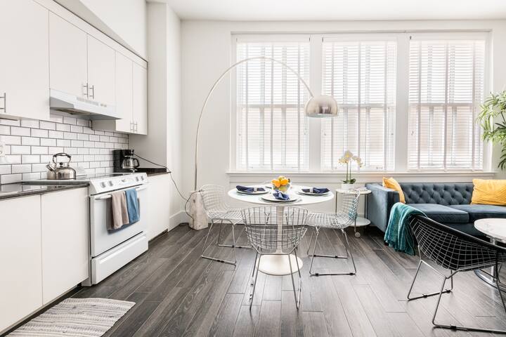 4 Bedroom 4 Ba 2 blocks off Bourbon Prime Location gallery image 3