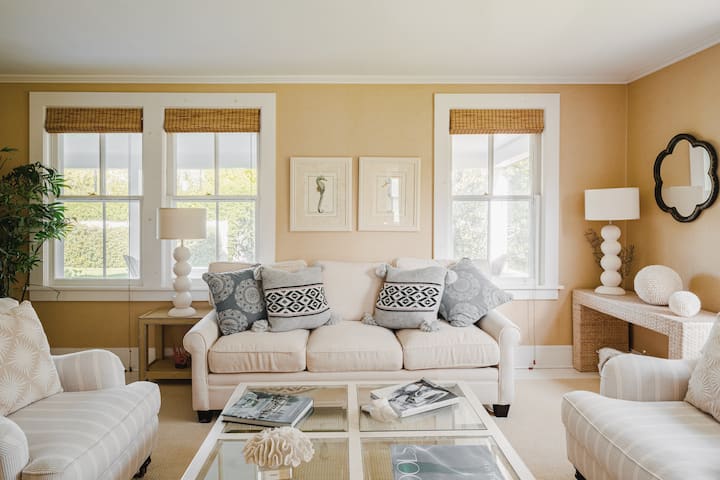 Walk to East Hampton Village & Ocean Beaches