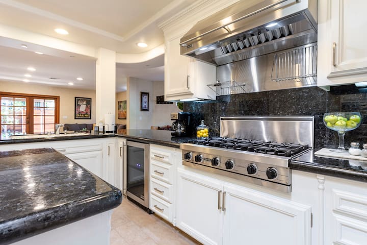 Amazing Location Privately Gated Home Close to Everything gallery image 2