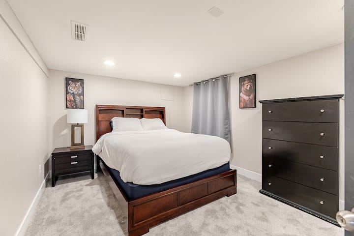 Cozy downstairs bedroom 