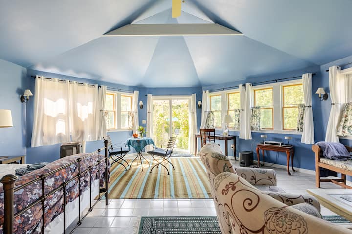 The Bright Space. - Shelburne, VT
