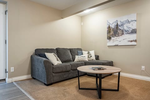 Popular Airbnb listing: Casita YYC: 2 Bedroom Suite in Peaceful SW Calgary in Silverado