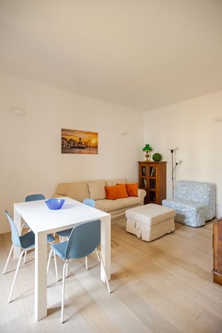 Milan Nightlife – 2 Bedrooms 1 Bath