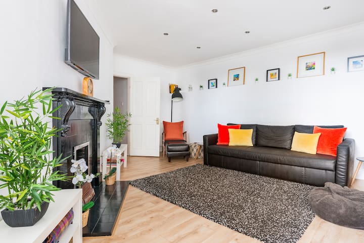 Self Contained Flat with Private Garden in Stockbridge