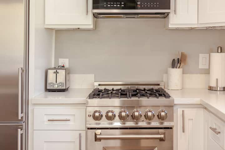 Spacious, Newly Remodeled Beverly Hills Guesthouse
