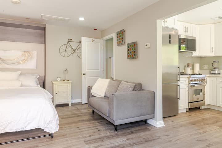 Spacious, Newly Remodeled Beverly Hills Guesthouse