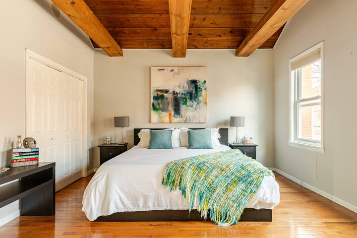 Stunning Home, Awesome Game Room, A+ Location gallery image 5