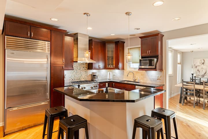 Stunning Home, Awesome Game Room, A+ Location