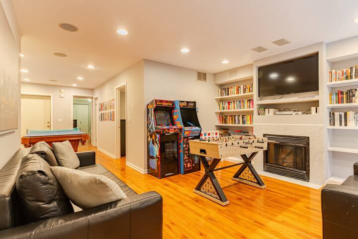 Stunning Home, Awesome Game Room, A+ Location gallery image 3