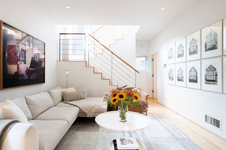 Ideal Modern Beach Home Away from Home