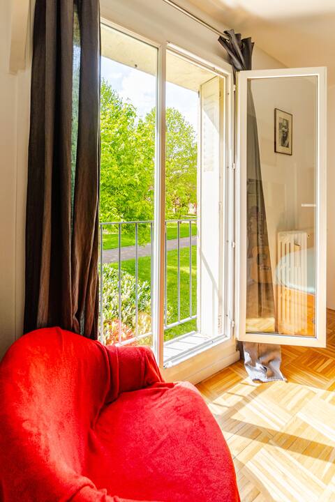 Top performing Airbnb: F2 Charming apartment Paris - Porte de Pantin in Pantin