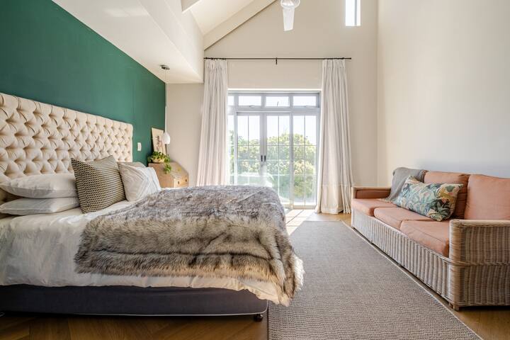 Sun-filled contemporary family home gallery image 4