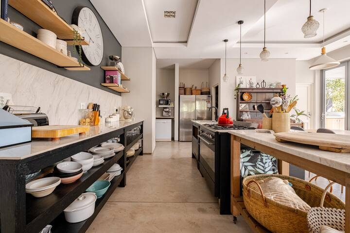 Sun-filled contemporary family home gallery image 3