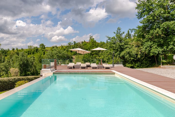 Country House with Pool - Barolo Region, Piedmont