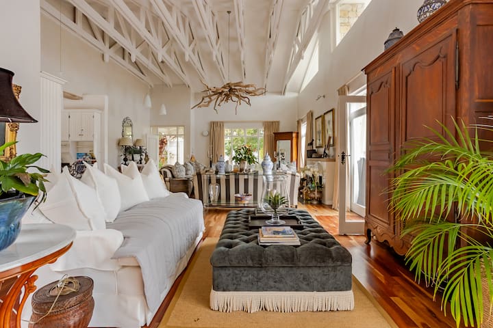 Stylish Home with Beautiful Sea & Mountain Views